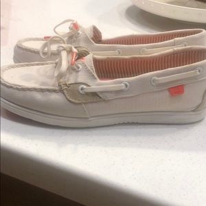 Woman sperry shoes